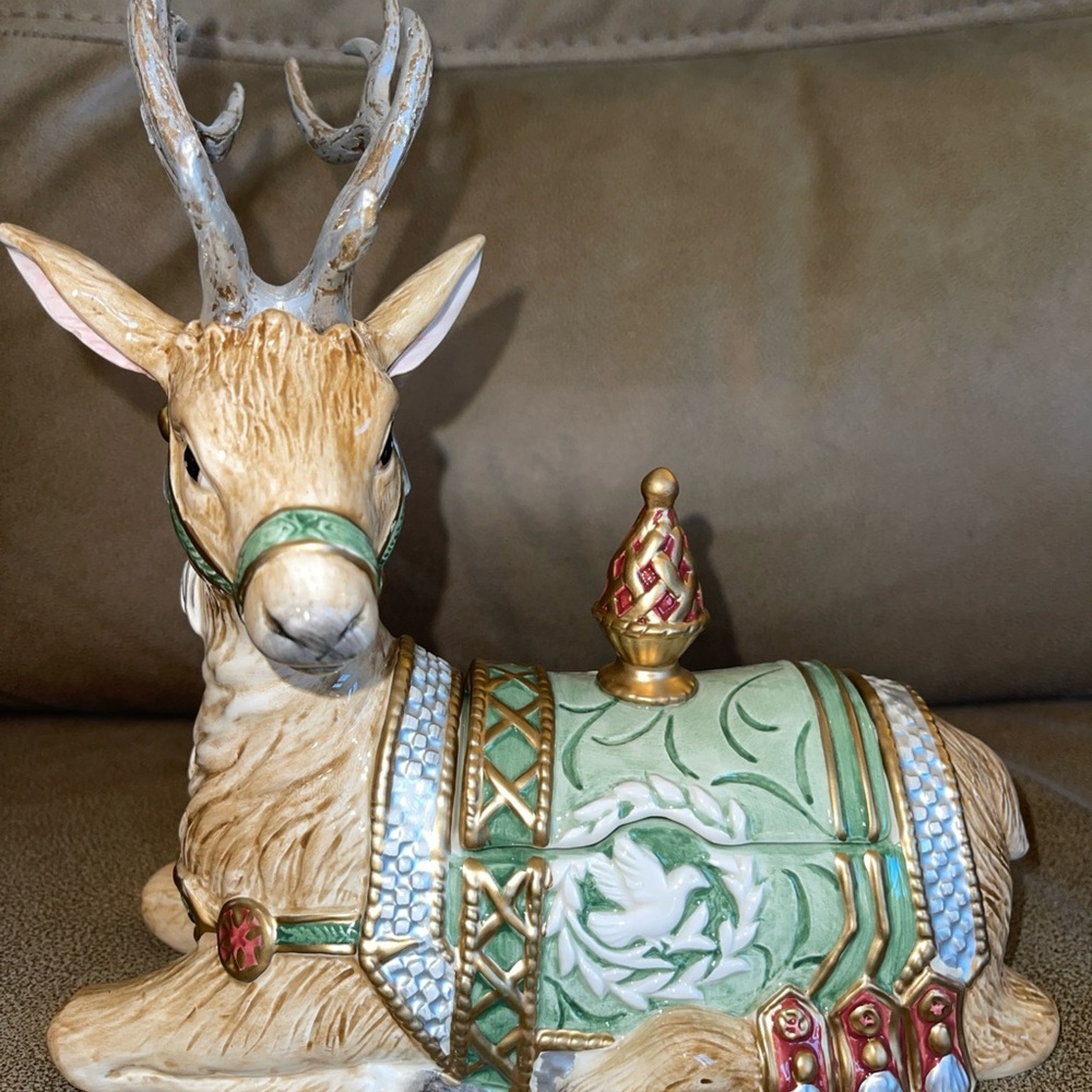 Fitz and Floyd Ceramic Reindeer Lidded Box